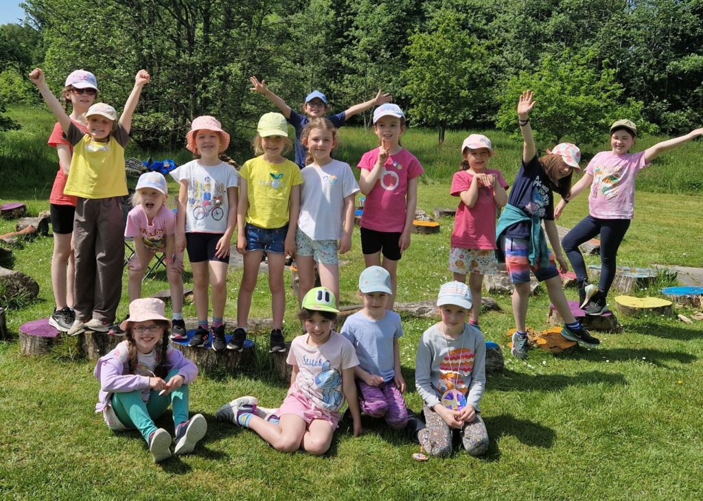 Bearsden Brownies and Rainbows go wild in the aisles for food bank